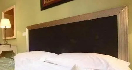アンバシアトーリ ホテル 4*